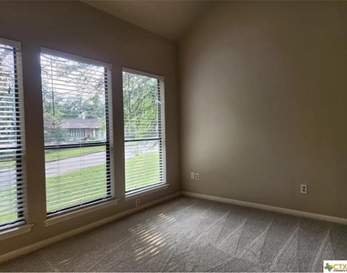 305 Forest Dr - Photo Thumbnail 5