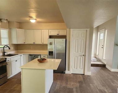 305 Forest Dr - Photo Thumbnail 2