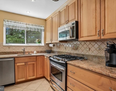 10513 Weymouth Street - Photo Thumbnail 9