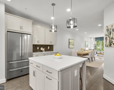 820 Thompson Crescent - Photo Thumbnail 10