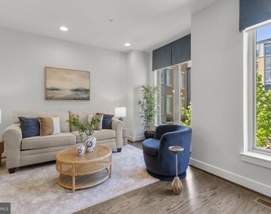 820 Thompson Crescent - Photo Thumbnail 14