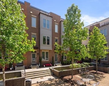 820 Thompson Crescent - Photo Thumbnail 1
