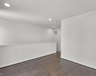820 Thompson Crescent - Photo Thumbnail 32