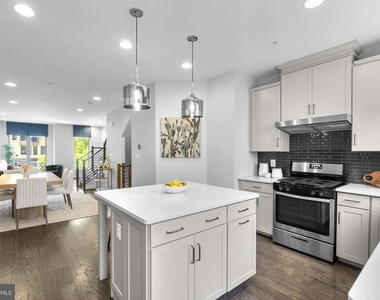 820 Thompson Crescent - Photo Thumbnail 9