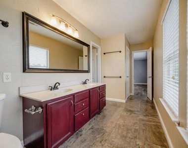 928 Justeford Dr - Photo Thumbnail 18