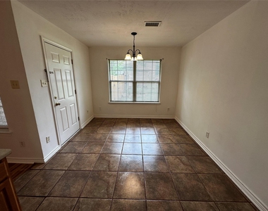 1400 Prairie Dr - Photo Thumbnail 7