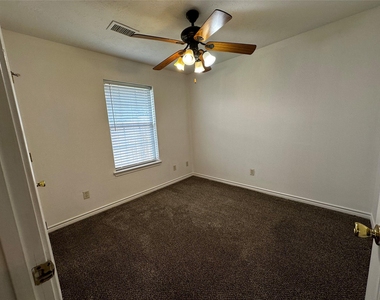 1400 Prairie Dr - Photo Thumbnail 9
