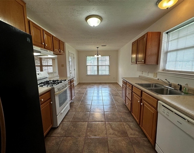 1400 Prairie Dr - Photo Thumbnail 5