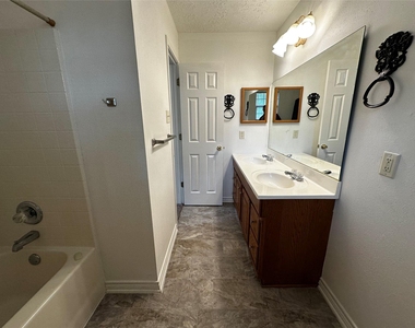 1400 Prairie Dr - Photo Thumbnail 11