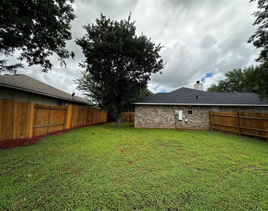1400 Prairie Dr - Photo Thumbnail 15