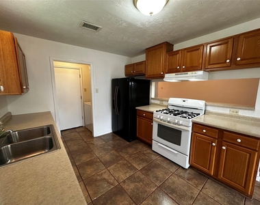 1400 Prairie Dr - Photo Thumbnail 6