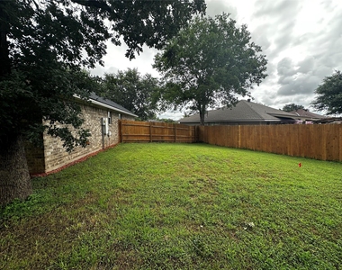 1400 Prairie Dr - Photo Thumbnail 16