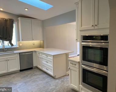 9917 Betteker Lane - Photo Thumbnail 16