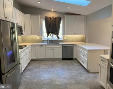 9917 Betteker Lane - Photo Thumbnail 13
