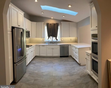 9917 Betteker Lane - Photo Thumbnail 18