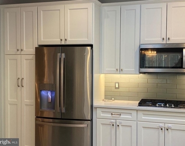 9917 Betteker Lane - Photo Thumbnail 10