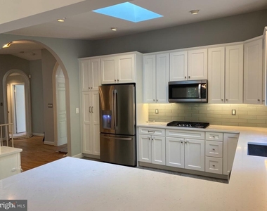 9917 Betteker Lane - Photo Thumbnail 12