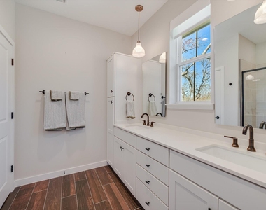 3809 Valley View Rd - Photo Thumbnail 11