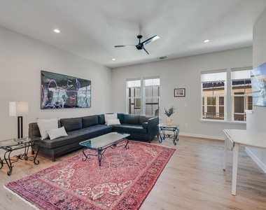 3809 Valley View Rd - Photo Thumbnail 2