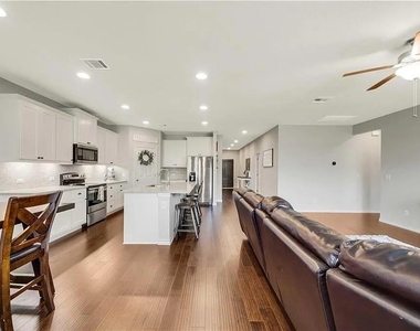 112 Magna Ln - Photo Thumbnail 2