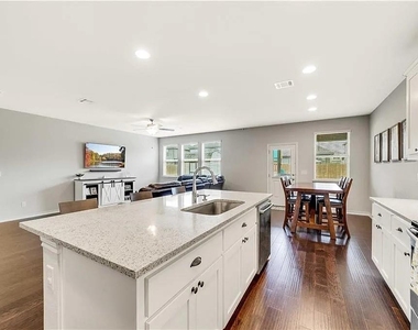 112 Magna Ln - Photo Thumbnail 9