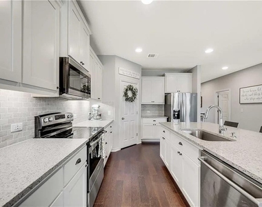 112 Magna Ln - Photo Thumbnail 11