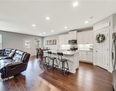 112 Magna Ln - Photo Thumbnail 5
