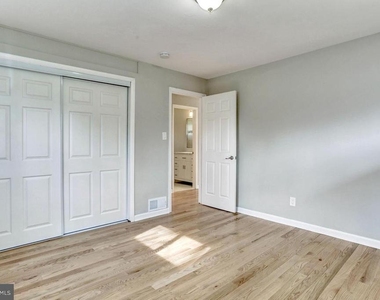 5812 Wainwright Avenue - Photo Thumbnail 1
