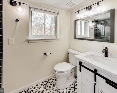 8923 Battery Place - Photo Thumbnail 9