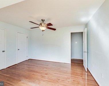 8923 Battery Place - Photo Thumbnail 6