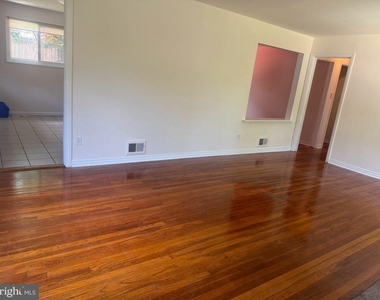 10903 Stillwater Avenue - Photo Thumbnail 2