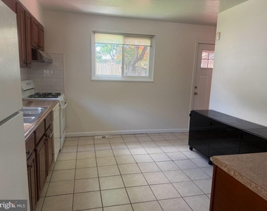 10903 Stillwater Avenue - Photo Thumbnail 6