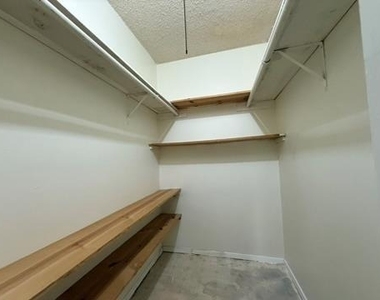 411 Buckboard Blvd - Photo Thumbnail 11