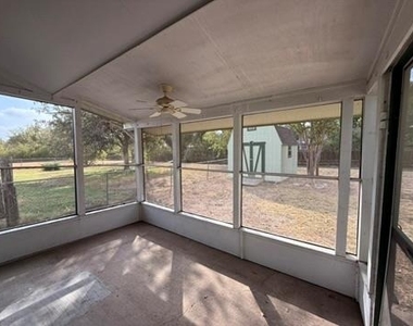 411 Buckboard Blvd - Photo Thumbnail 13