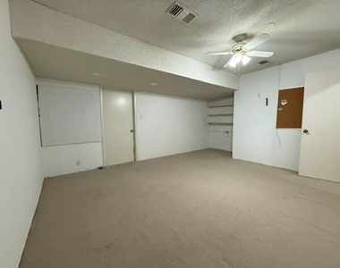 411 Buckboard Blvd - Photo Thumbnail 12