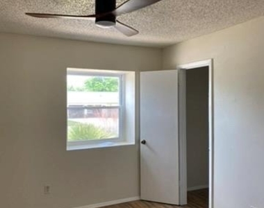 411 Buckboard Blvd - Photo Thumbnail 9