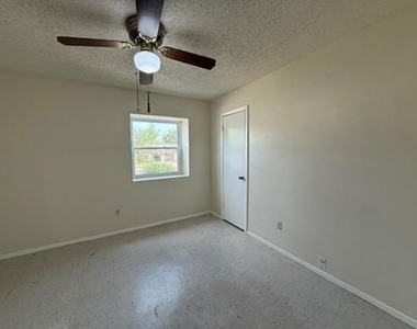 411 Buckboard Blvd - Photo Thumbnail 8