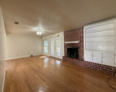 411 Buckboard Blvd - Photo Thumbnail 2