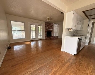 411 Buckboard Blvd - Photo Thumbnail 3