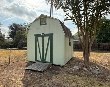 411 Buckboard Blvd - Photo Thumbnail 15
