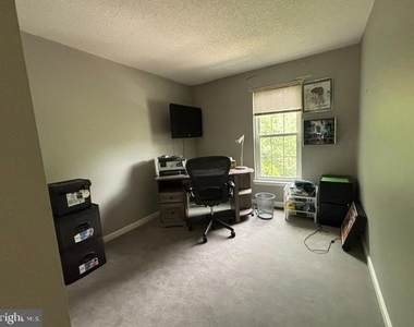10148 Vanderbilt Circle - Photo Thumbnail 16