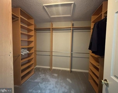 10148 Vanderbilt Circle - Photo Thumbnail 18
