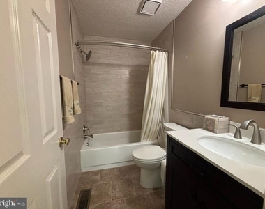 10148 Vanderbilt Circle - Photo Thumbnail 17