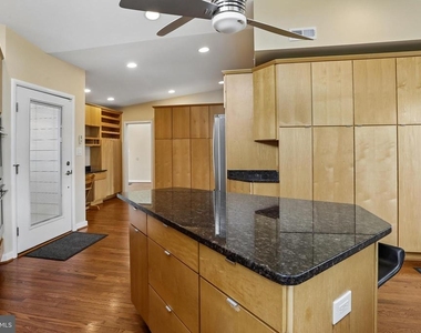 3301 Shirley Ln - Photo Thumbnail 13