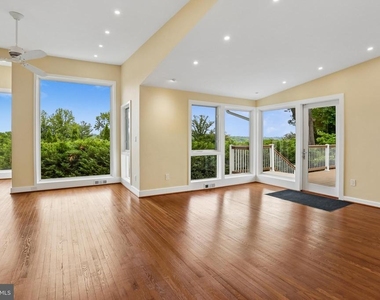 3301 Shirley Ln - Photo Thumbnail 14