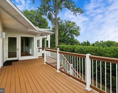3301 Shirley Ln - Photo Thumbnail 3