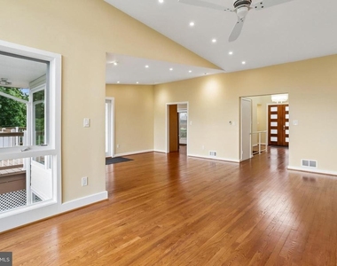 3301 Shirley Ln - Photo Thumbnail 16