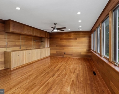 3301 Shirley Ln - Photo Thumbnail 17