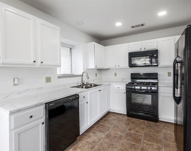 502 Eaglecreek Dr - Photo Thumbnail 12
