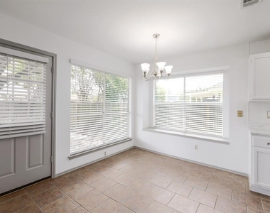 502 Eaglecreek Dr - Photo Thumbnail 11